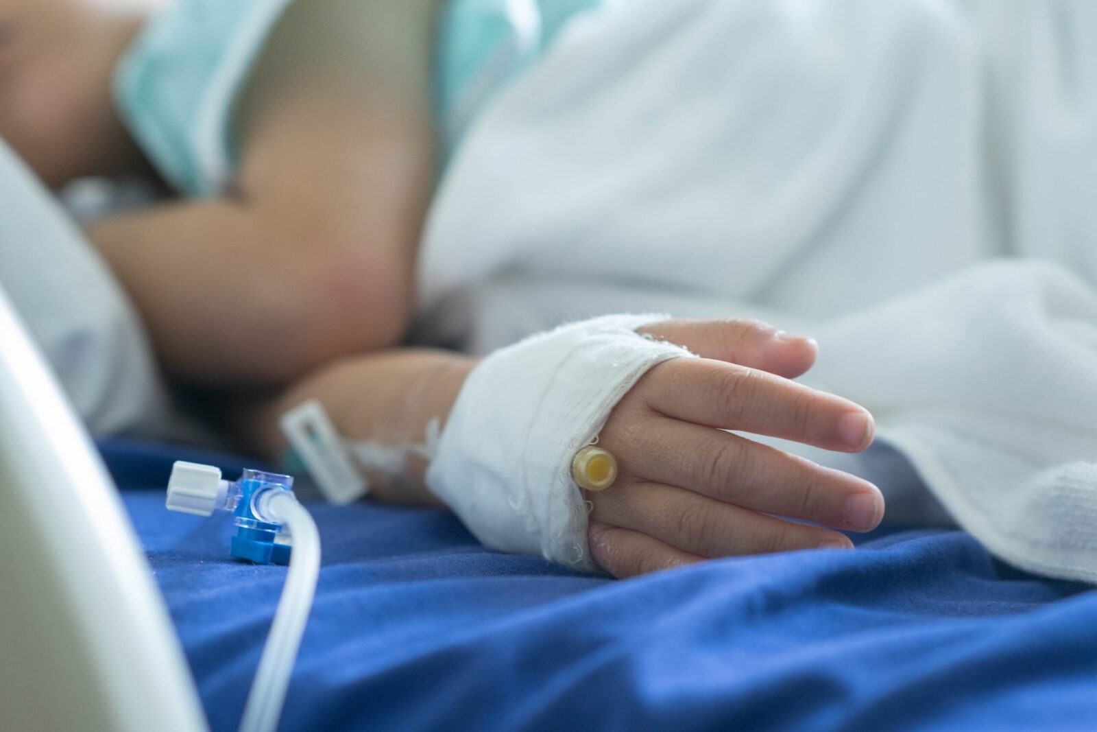 Copii infectați cu HIV, coșmar medieval într-un spital: Seringi refolosite
