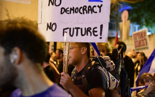 Ce vești ne aduce recentul raport despre democrație? Donald Trump, pe val?