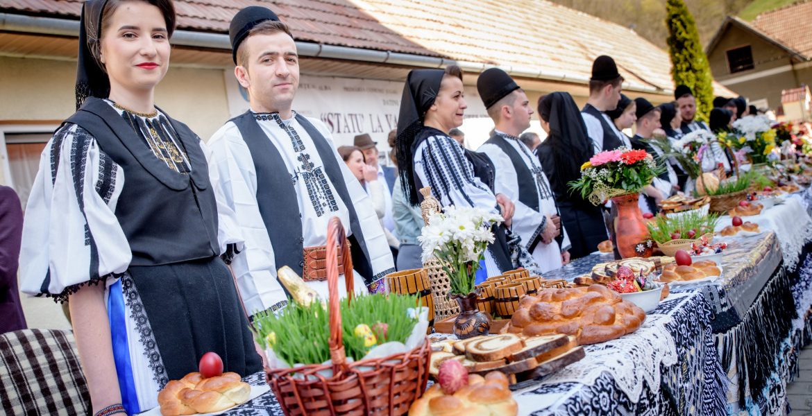 Statu la vase: Tradiția uitată, reluată de tinerii căsătoriți după Revoluție în România