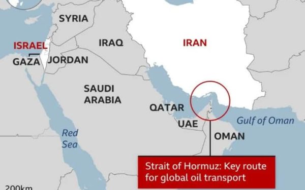 Iranul închide Strâmtoarea Ormuz: Nave atacate și provocare de la Teheran