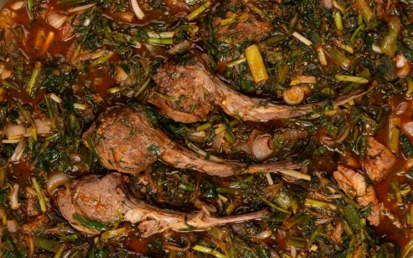 Stufat de miel, aroma copilăriei: Rețeta bunicii pentru Paștele în România