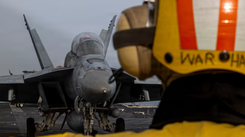 Președintele american Donald Trump și Israelul au intensificat în ultimele două zile presiunile asupra Iranului pentru redeschiderea Strâmtorii Ormuz, amenințând cu atacuri asupra infrastructurii energetice iraniene dacă Teheranul nu acceptă reluarea traficului maritim prin această rută strategică