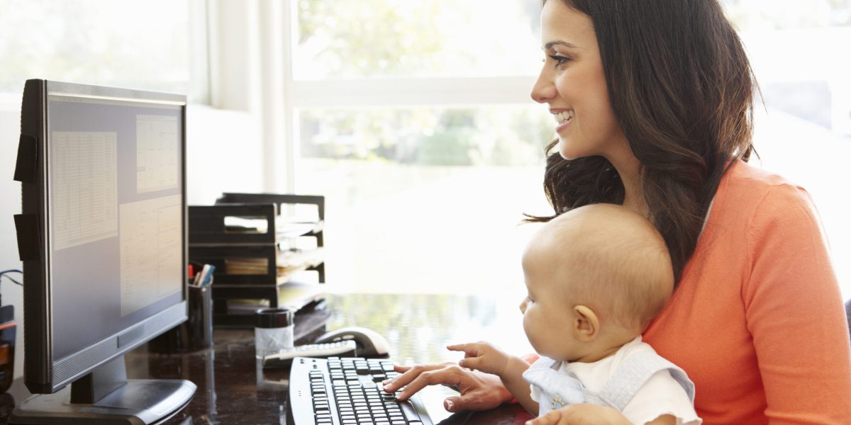 Bani pentru mame: stimulent la întoarcerea mai rapidă la muncă