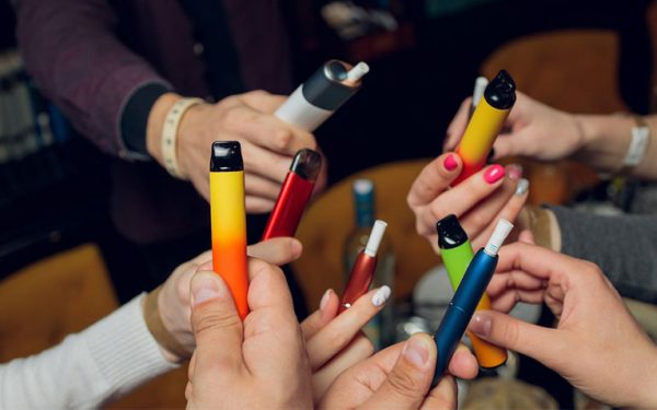Vape-urile, ținte ale noilor reguli: Schimbări majore în spațiul public!