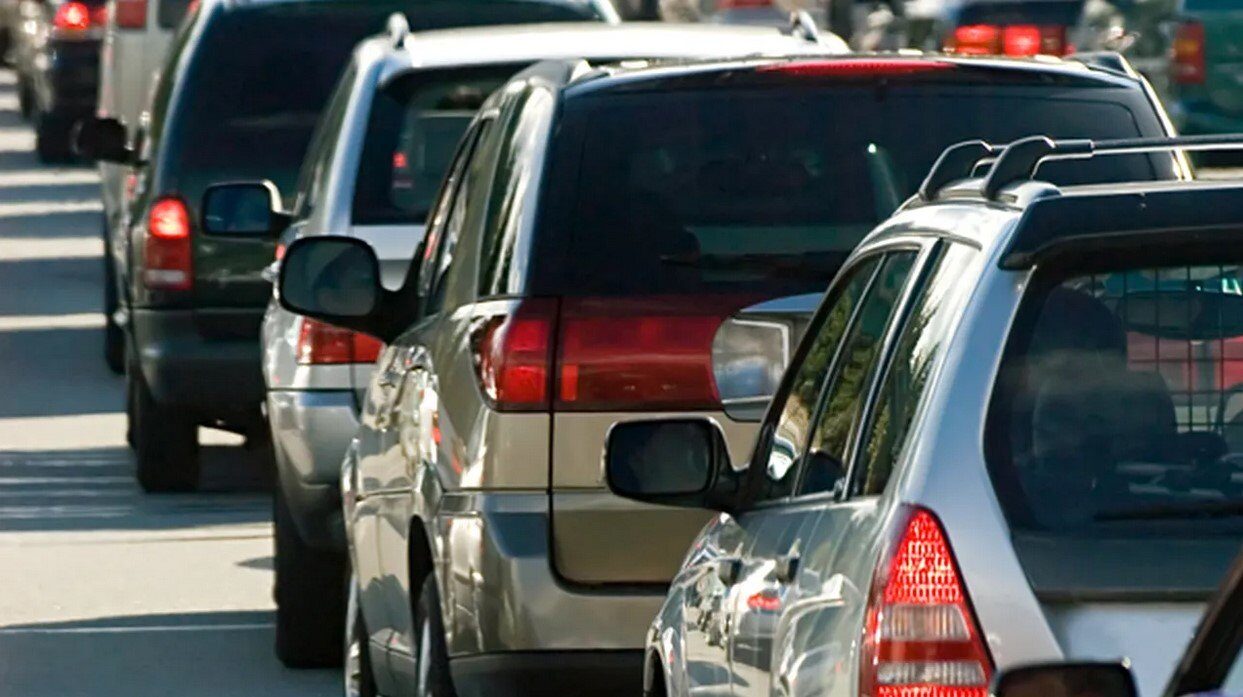 Agitație rutieră de weekend: Aglomerație pe A1 și DN1, vineri după-amiaza
