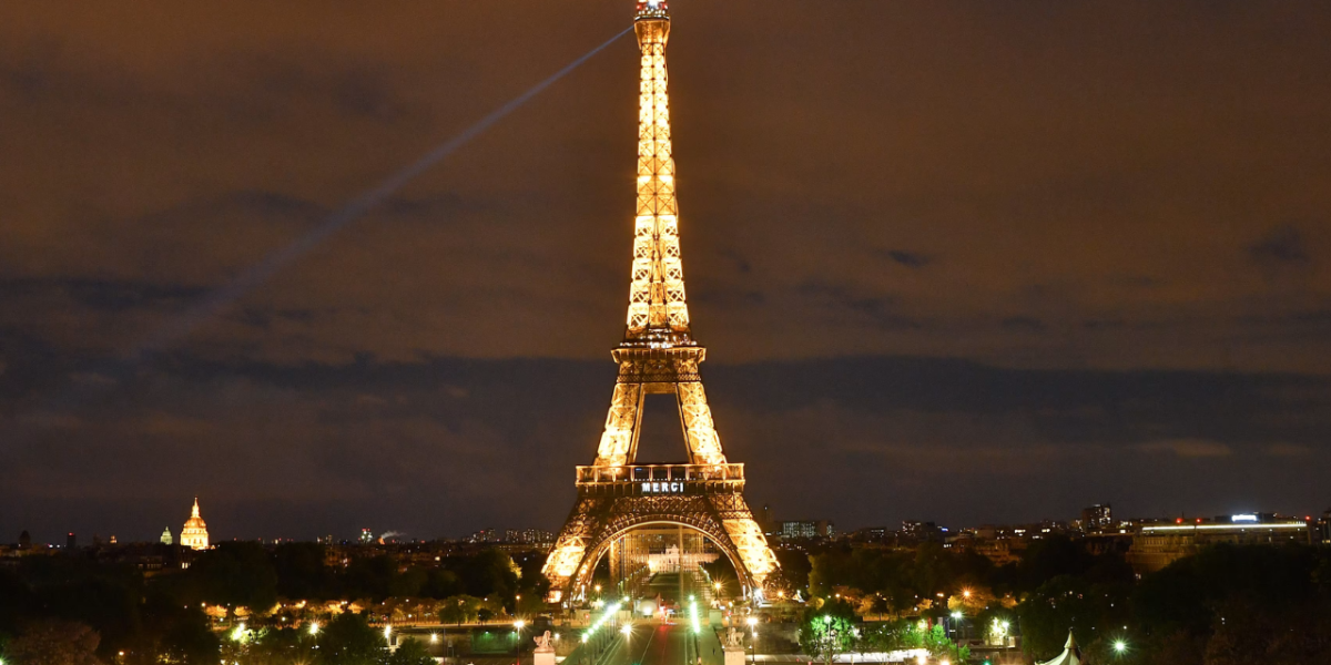 Eiffel, scump ca-n vise: O bucată din PARIS, vândută la preț astronomic