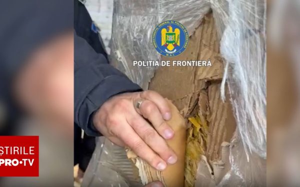 Captură spectaculoasă la frontieră: Polițiștii au găsit peste 100.000 de lei într-o dubiță