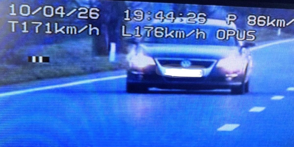 Șoferița cu „cozonaci arși” a fost prinsă cu 176 km/h pe DN 38
