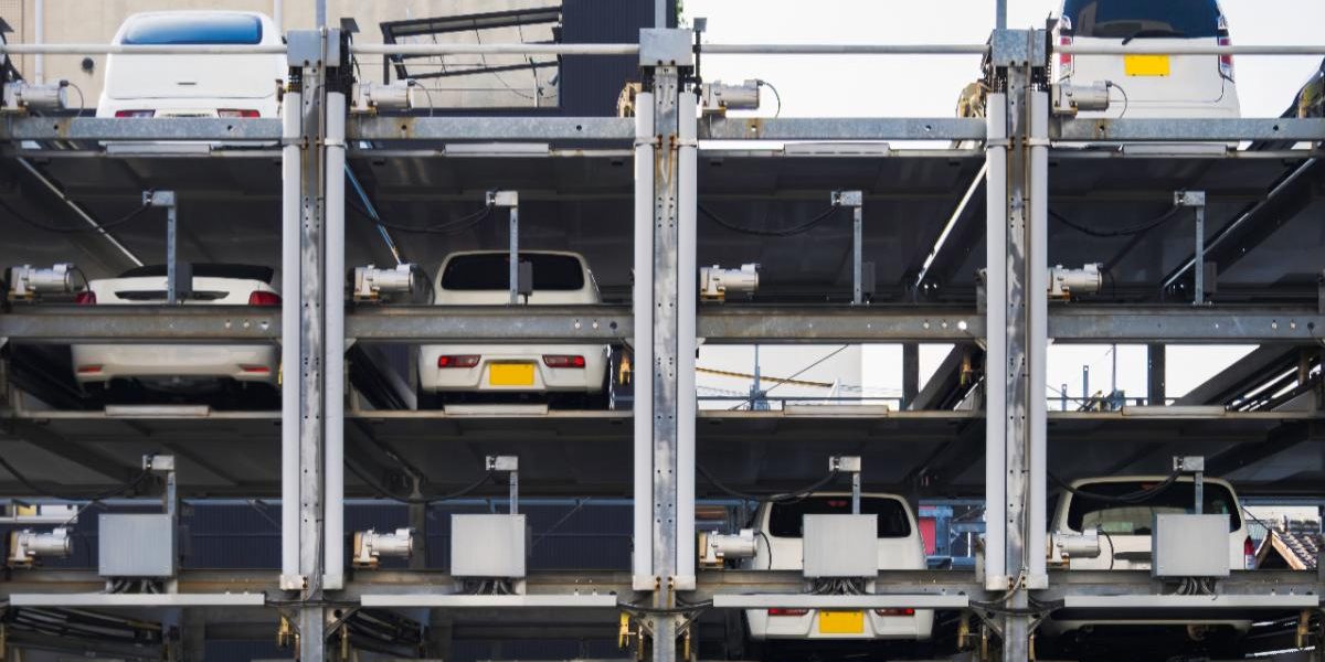 Japonez își lasă mașina 7 ani într-o parcare: Cât are de plătit?