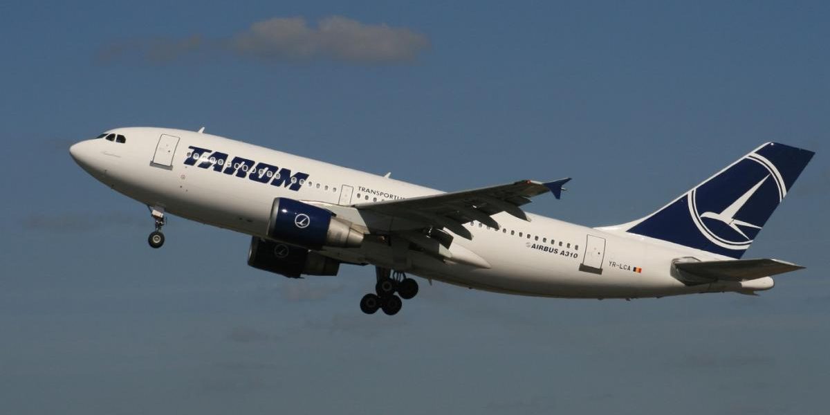 Cezar Osiceanu, copilot Tarom, suspendat după incident. Înscenare pentru pilot