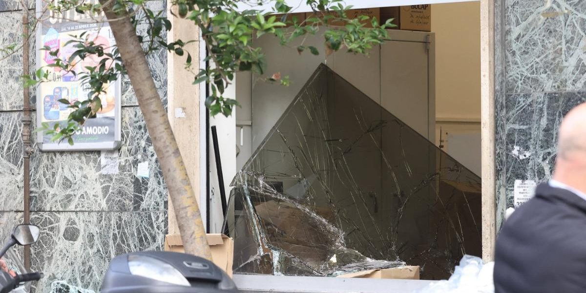 Jaf sângeros la Napoli: Imaginile dezastrului și ce au furat hoții