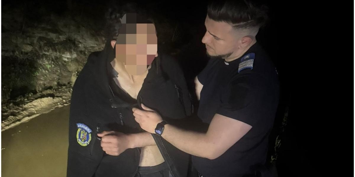 Urșii l-au gonit pe un tânăr prin pădure: Abandonat motocicleta, salvat de jandarmi