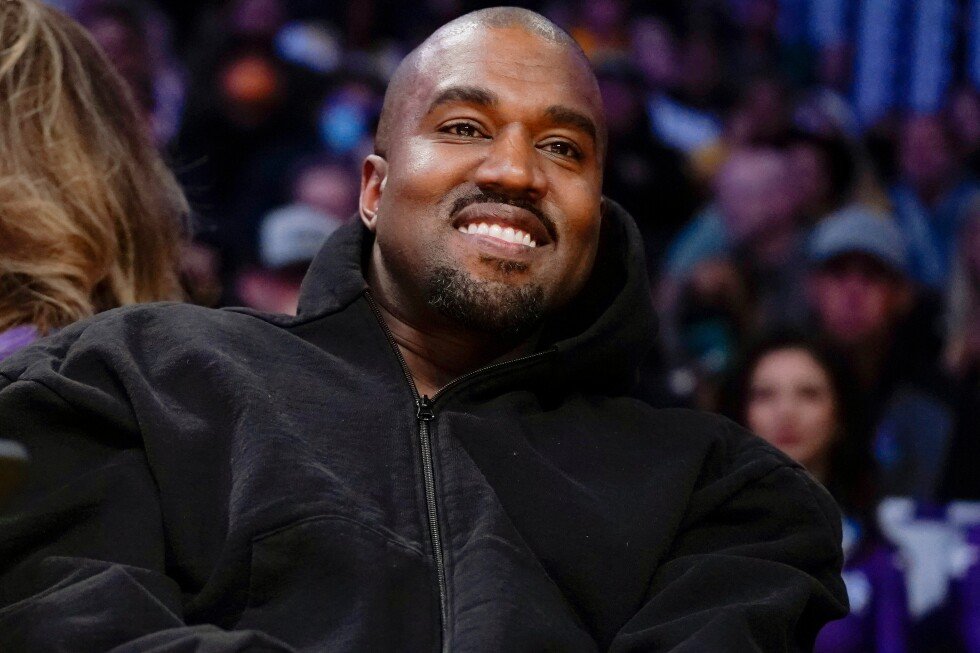 Opiniile privind participarea rapperului Ye la un festival de la Londra devin tot mai critice Presiunea asupra artistului american Ye, cunoscut anterior ca Kanye West, de a fi exclus de la festivalul Wireless din Londra se intensifică, după ce autoritățile și oficialii britanici au criticat decizia de a-l include pe afiș
