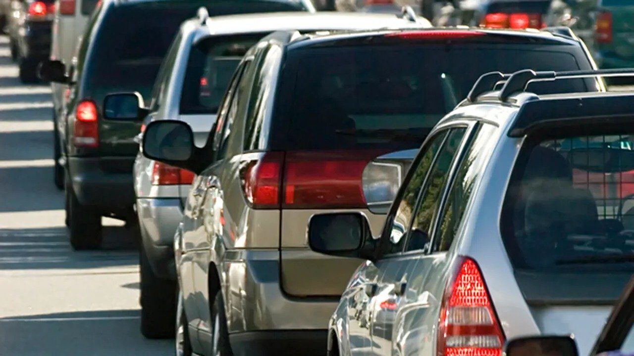 La primele ore ale dimineții, traficul rutier pe principalele artere rutiere din România se desfășoară fluent, fără incidente majore care să perturbe circulația rutieră, conform informațiilor furnizate de Centrul INFOTRAFIC