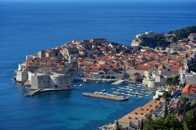 Wizz Air adaugă o nouă destinație din București: Dubrovnik Compania aeriană Wizz Air continuă extinderea operațiunilor și introduce trei zboruri săptămânale către Dubrovnik, Croația, începând cu 1 iulie