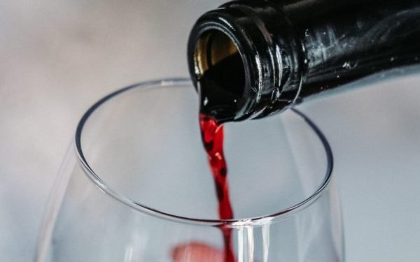 Ce se întâmplă dacă bei vin zilnic? Efecte reale pe termen lung