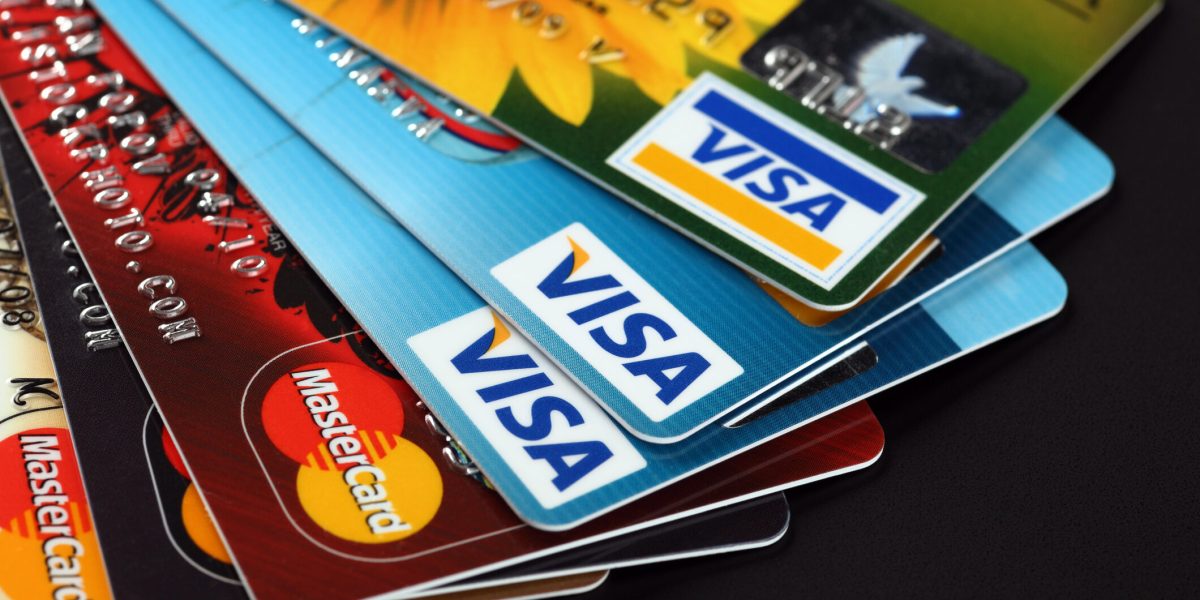 Cardurile bancare expiră: Clienții primesc un nou IBAN. Evită BLOCAREA plăților