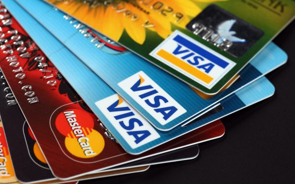 Cardurile bancare expiră: Clienții primesc un nou IBAN. Evită BLOCAREA plăților