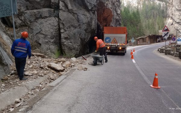 Atenție în Cheile Bicazului: Pericol de căderi de pietre, autoritățile avertizează!