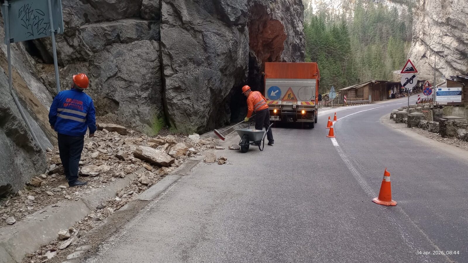 Atenție în Cheile Bicazului: Pericol de căderi de pietre, autoritățile avertizează!