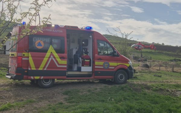 Cluj: Accident TERIBIL la fermă. Un bărbat, grav rănit de utilaj, transportat cu elicopterul