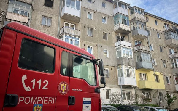 Incendiu devastator în Sibiu: Un bărbat a murit, 21 de locuitori evacuați