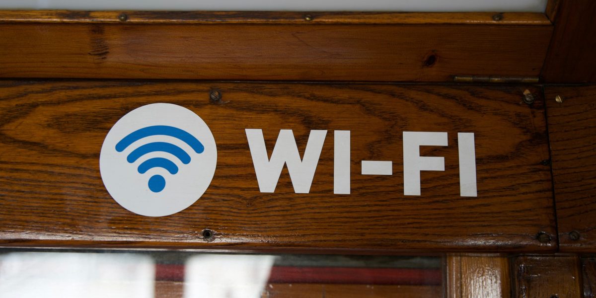 Noua generație Wi-Fi, o FĂCĂTURĂ? De ce viteza promisă nu-i reală