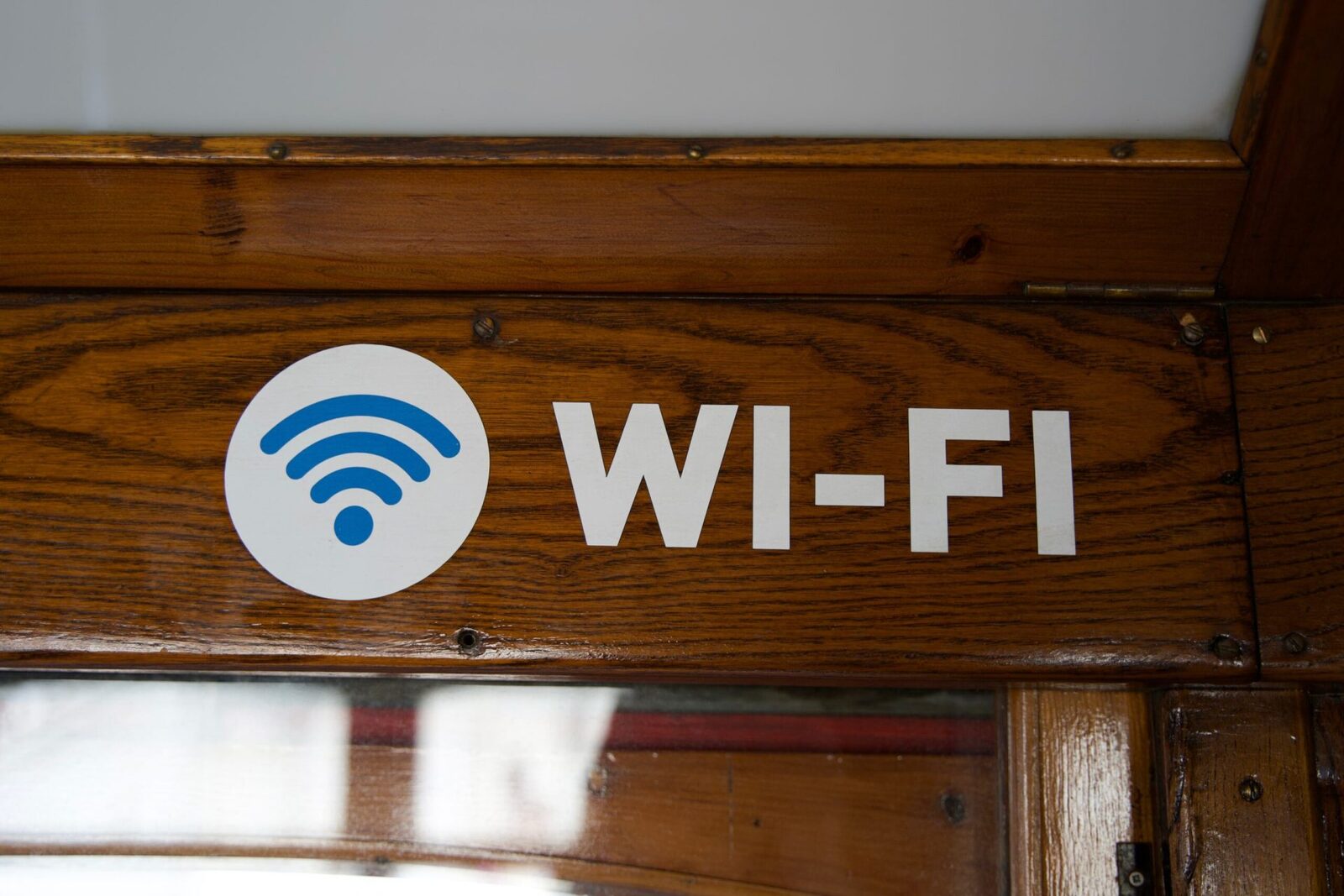 Noua generație Wi-Fi, o FĂCĂTURĂ? De ce viteza promisă nu-i reală