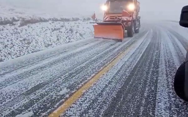 Acces interzis șoferilor: Atenție la parapetul spart, avertizează autoritățile