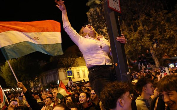 Bucurie în Ungaria: Zeci de mii de oameni au sărbătorit plecarea lui Viktor Orban, după 16 ani