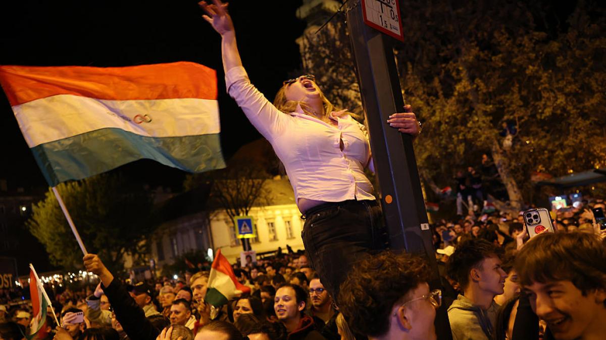 Bucurie în Ungaria: Zeci de mii de oameni au sărbătorit plecarea lui Viktor Orban, după 16 ani