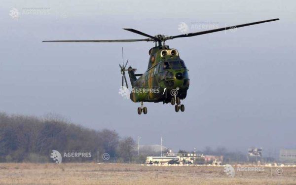 MApN: Elicopter cu probleme, aterizare de urgență reușită lângă Reșița
