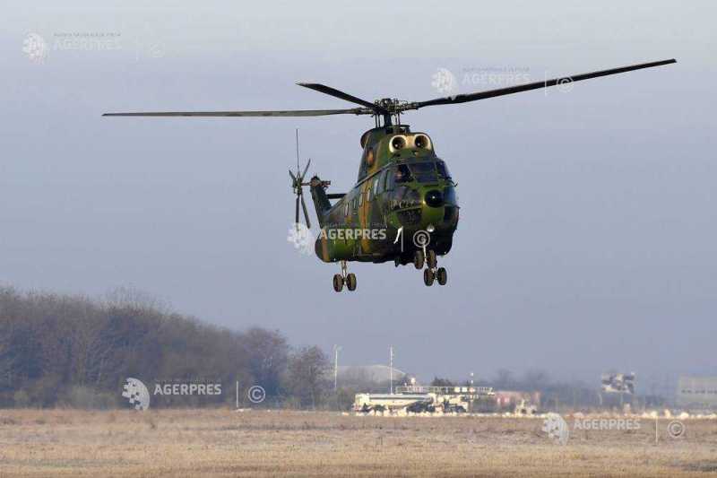 MApN: Elicopter cu probleme, aterizare de urgență reușită lângă Reșița