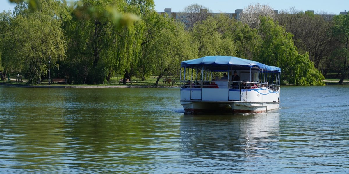 Gratuit prin Parcul IOR: Vaporașul te poartă zilnic pe lac. Află orarul