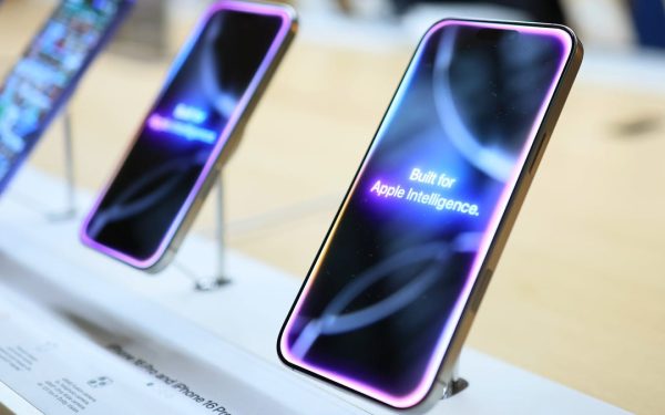 Apple, amendă URIAȘĂ pentru Siri: Cine poate primi bani