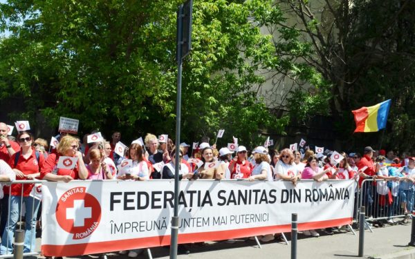 Sănătatea, în stradă! Angajații protestează dur: „Nu mai suntem Cenușăreasa”