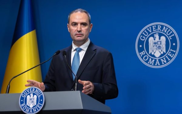 Nazare, ratingul salvat în plină criză politică: Ce riscă investitorii din România?