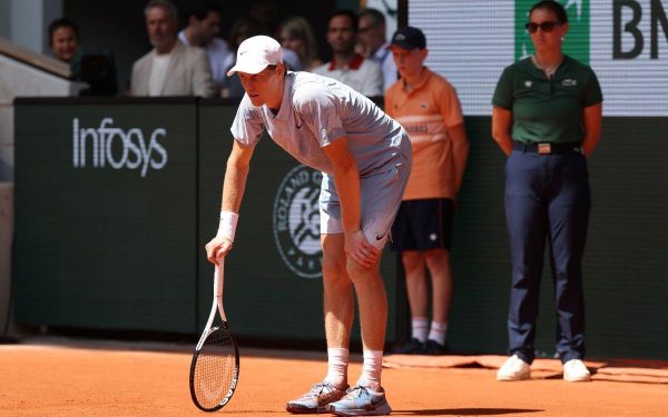 SURPRIZĂ IMENSĂ! Jannik Sinner, liderul mondial, eliminat în turul secund la Roland Garros!
