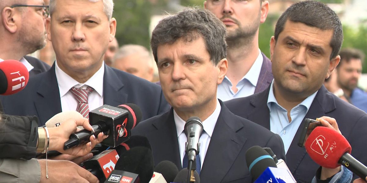 Nicușor Dan, huiduit în Galați: Dronă lovită, strigăte de „Demisia”