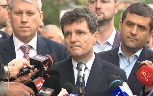 Nicușor Dan, huiduit în Galați: Dronă lovită, strigăte de „Demisia”