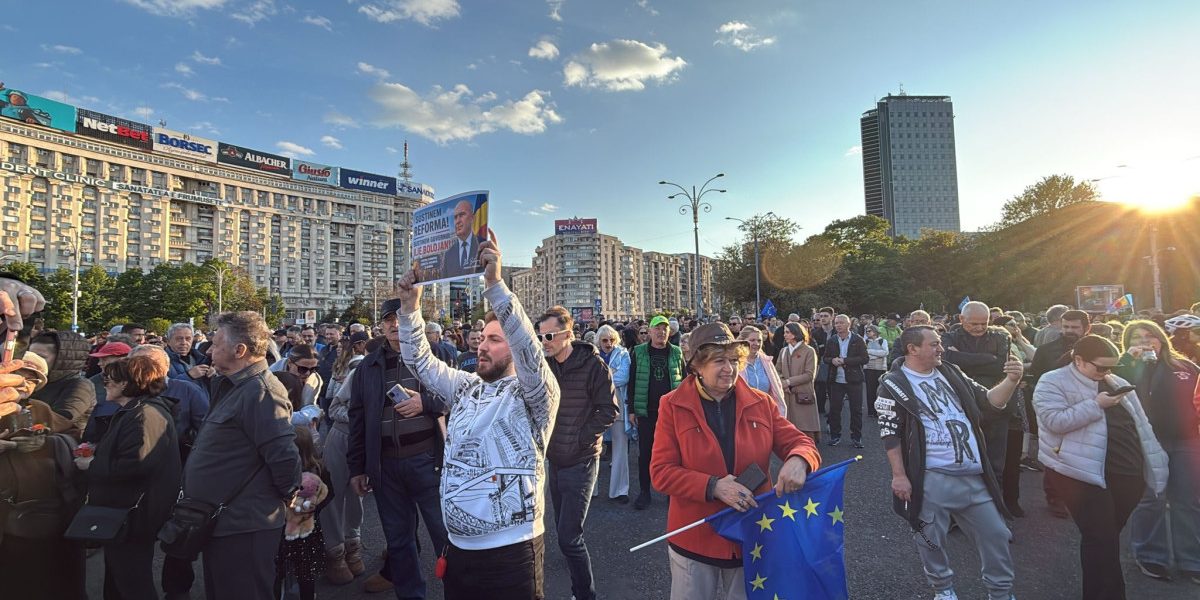Mitinguri PRO-BOLOJAN înainte de moțiune: Ce urmăresc PSD și AUR? Sociologul trage semnalul de alarmă