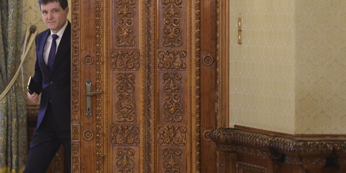 Nicușor Dan, mediator în criza politică: Ce cred românii (sondaj INSCOP)