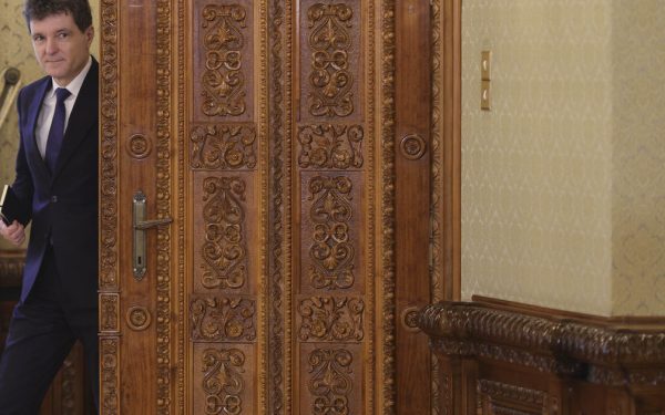 Nicușor Dan, mediator în criza politică: Ce cred românii (sondaj INSCOP)