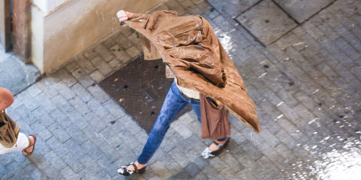 Alertă meteo: Cod Portocaliu de ploi torențiale și Cod Galben de furtuni. 20+ județe, VIZATE