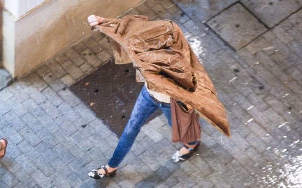 Alertă meteo: Cod Portocaliu de ploi torențiale și Cod Galben de furtuni. 20+ județe, VIZATE