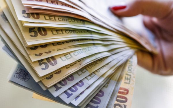 Record la Pilonul 2: Românii au virat peste 2 miliarde lei în februarie