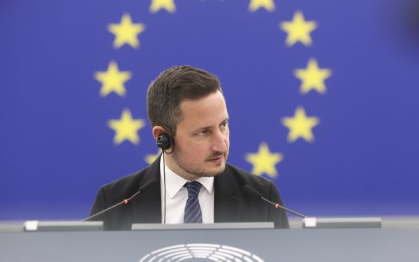 Vicepreședinte PE: Scenariul Ungaria, gata să lovească România