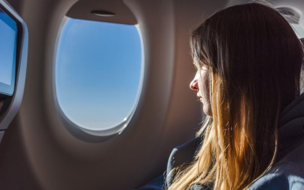 Avioane: Scăderi de prețuri pentru vacanțe, dar kerosenul scumpește zborurile
