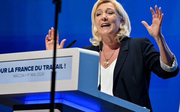 Le Pen nu vrea „Frexit”, dar promite tăieri masive pentru UE în 2027