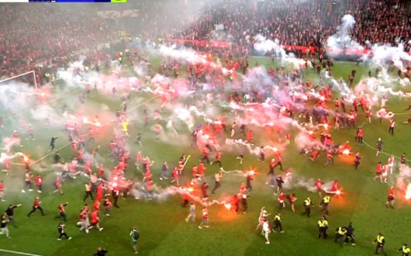 Haos la derby-ul Slavia – Sparta: meci anulat în minutul 90+7, jucător lovit